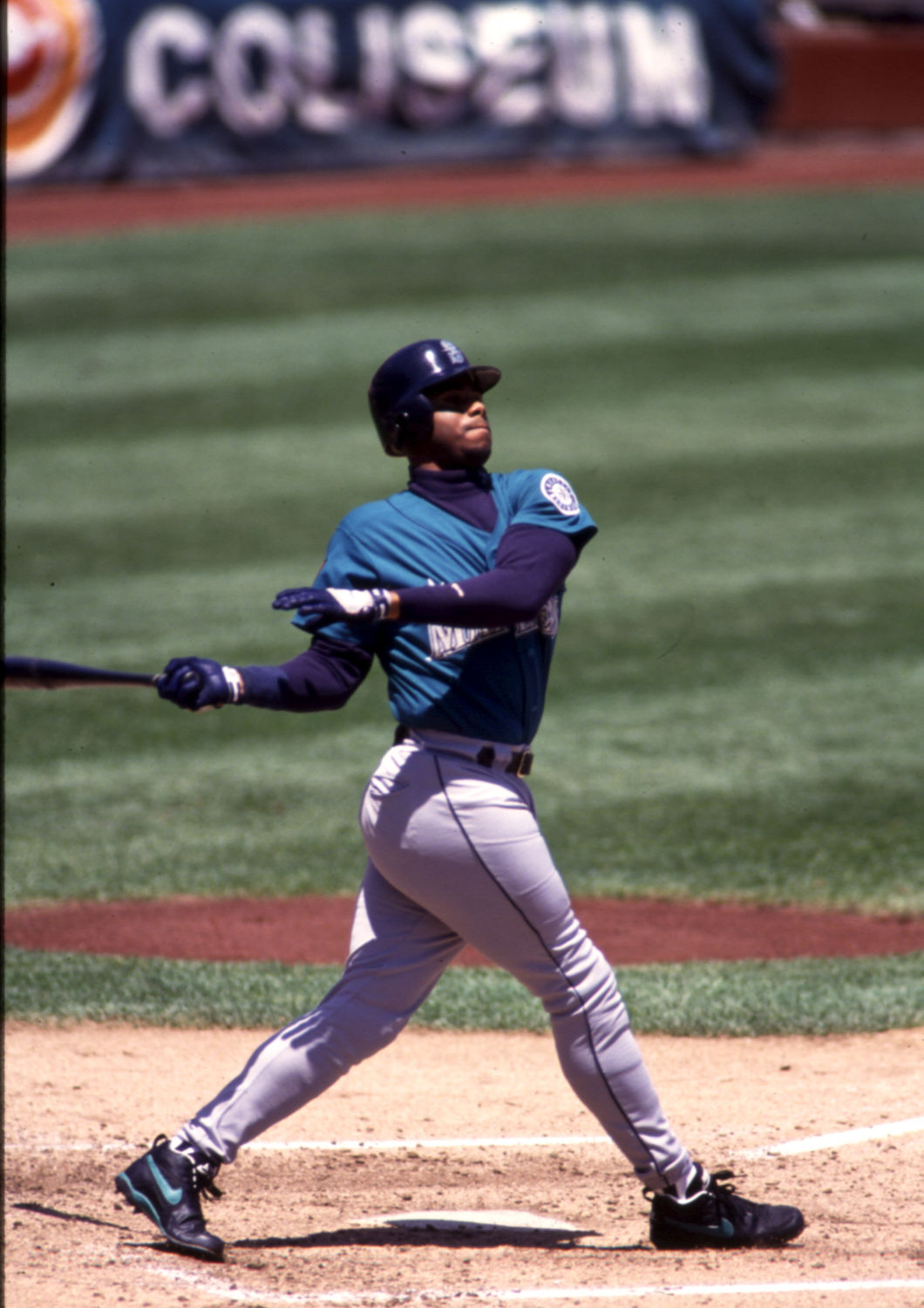 Washougal man finishes yearlong 'Catch 365' experiment with Mariners legend Ken  Griffey Jr.